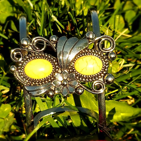 Yellow and silver scroll double cuff bracelet - Picture 3 of 4